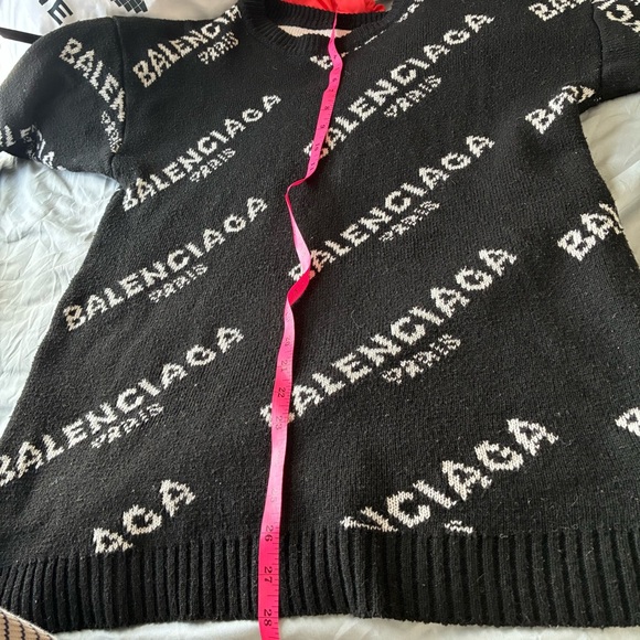 Balenciaga Oversized Sweater - Picture 16 of 17